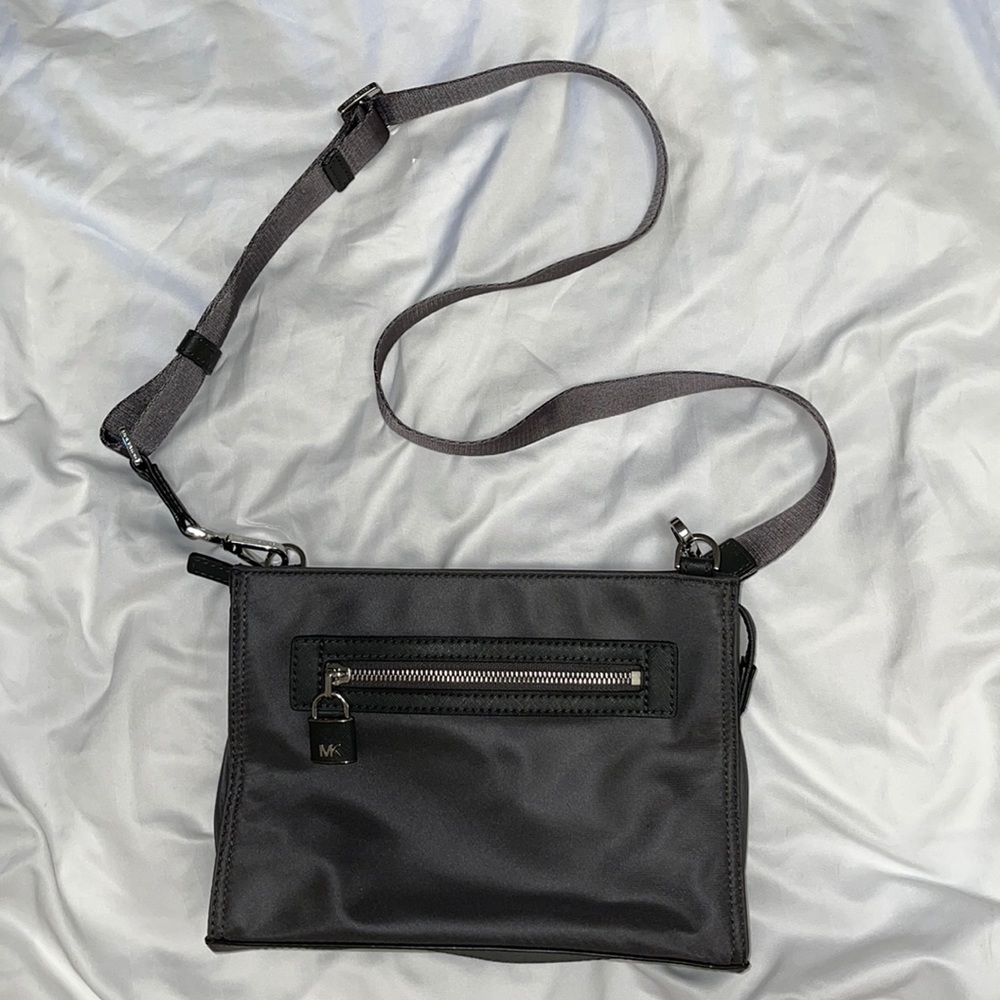 MICHAEL KORS crossbody 👜